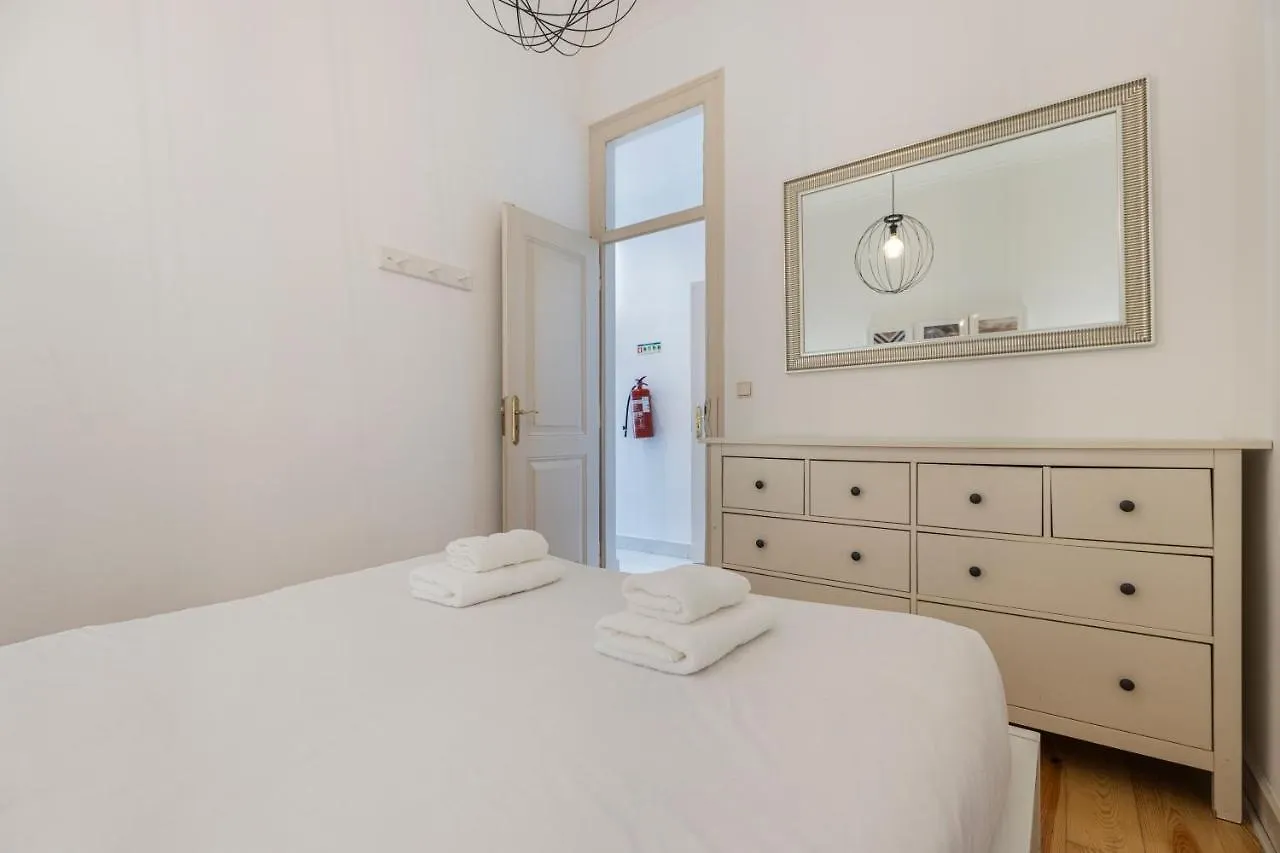 3 Bedroom Terrace Apartment By Innkeeper Lisbona
